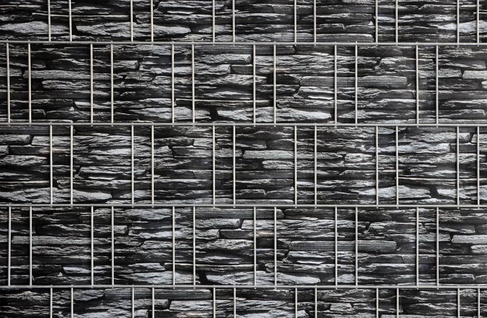 Sichtschutz Dekor Steinwand Efeu Doppelstabmattenzaun Gitterzaun Gabionen TOP Anthrazitgrau — ZAUNDISCOUNT Hart-PVC Sichtschutzstreifen für Doppelstabmatten — UV-beständig, blickdicht, einfach einzuflechten