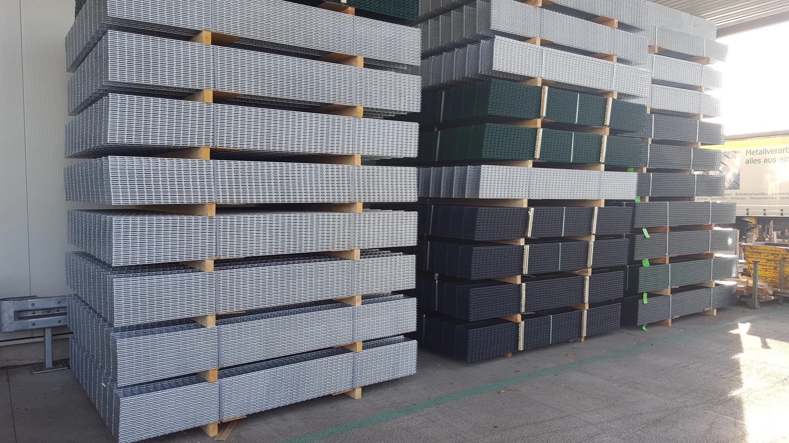 10-27,5 Meter Gittermattenzaun Gittermatte Doppelstabmattenzaun Hoftor Stabmatte — Gartentor / Schiebetor passend zum Doppelstabmattenzaun — feuerverzinkt + pulverbeschichtet, vom Hersteller