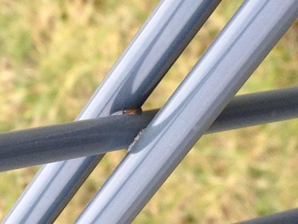 Korrosion an Schweißstellen einer einfach verzinkten Doppelstabmatte