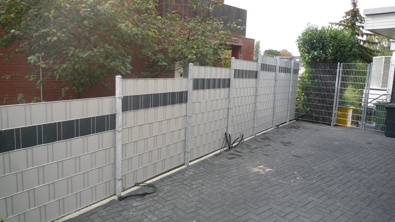 35m grün Sichtschutz Doppelstabmatten Blickdicht Windschutz Doppelstabmattenzaun — Hart-PVC Sichtschutzstreifen für Doppelstabmatten — UV-beständig, blickdicht, einfach einzuflechten