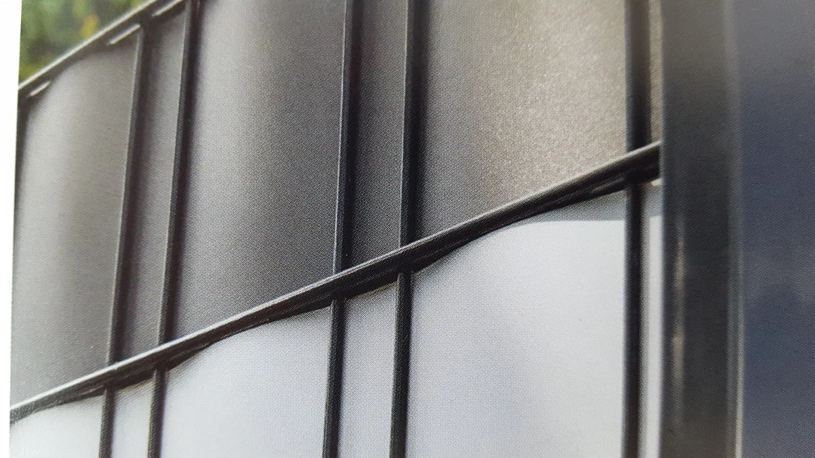 Premium hart Sichtschutzstreifen Zaun Doppelstabmatten Gitterzaun TOP anthrazit — Hart-PVC Sichtschutzstreifen für Doppelstabmatten — UV-beständig, blickdicht, einfach einzuflechten