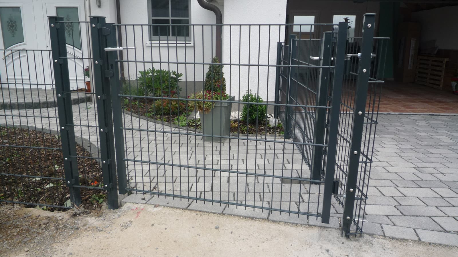 10m Zaungittermatte 2430mm anthrazit Mattenzaun Doppelstab Gitterzaun Metallzaun – Ansicht 5