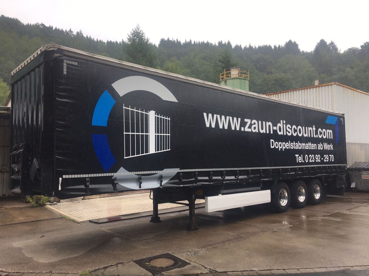 ZAUNDISCOUNT Liefer-LKW am Standort Werdohl